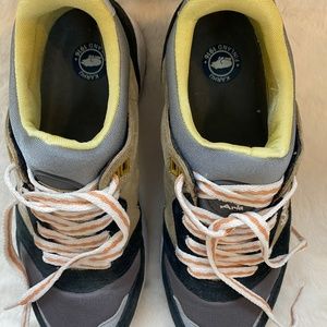 Karhu Aria F803053 Jet Black/Taos Taupe US Unisex Size 5 *NEW NO BOX*